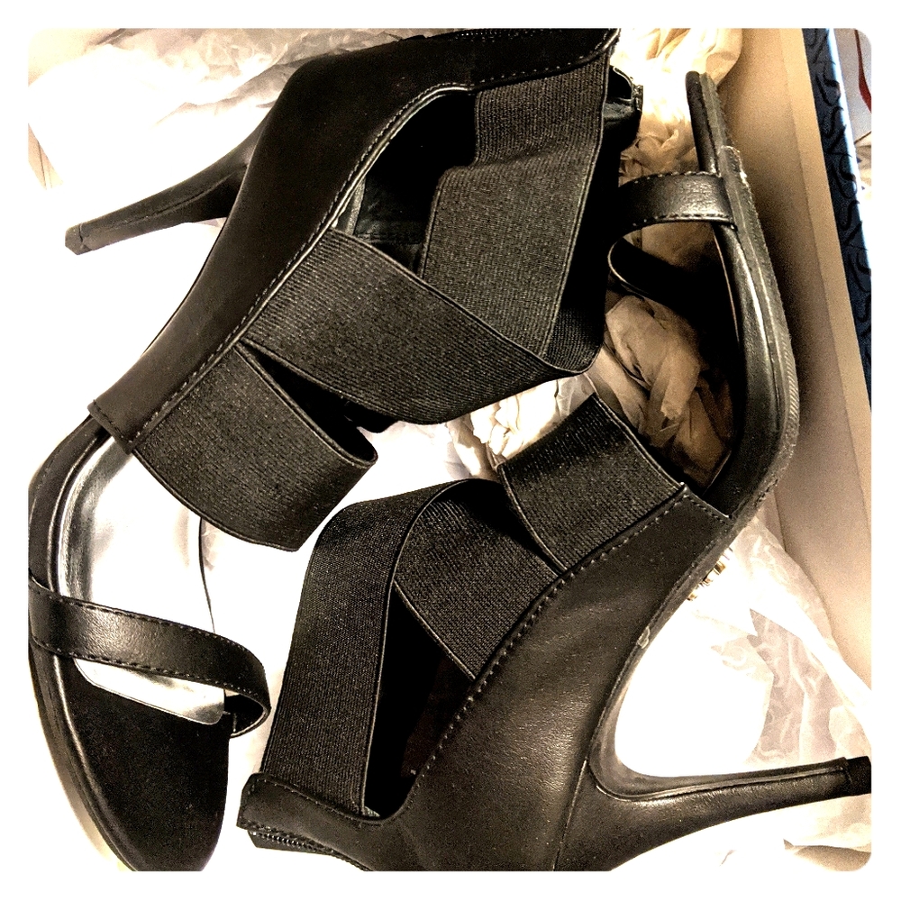 SIMPLY VERA Brianne Strappy Heels